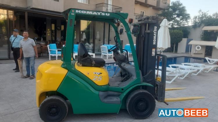 رافعة شوكية كوماتسو 2008