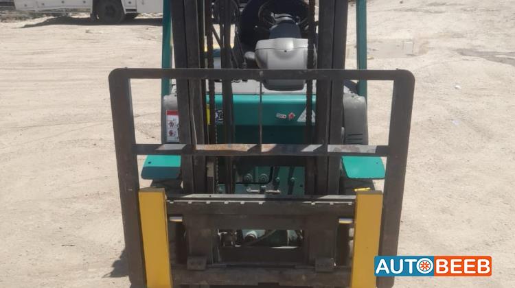 رافعة شوكية كوماتسو 2008