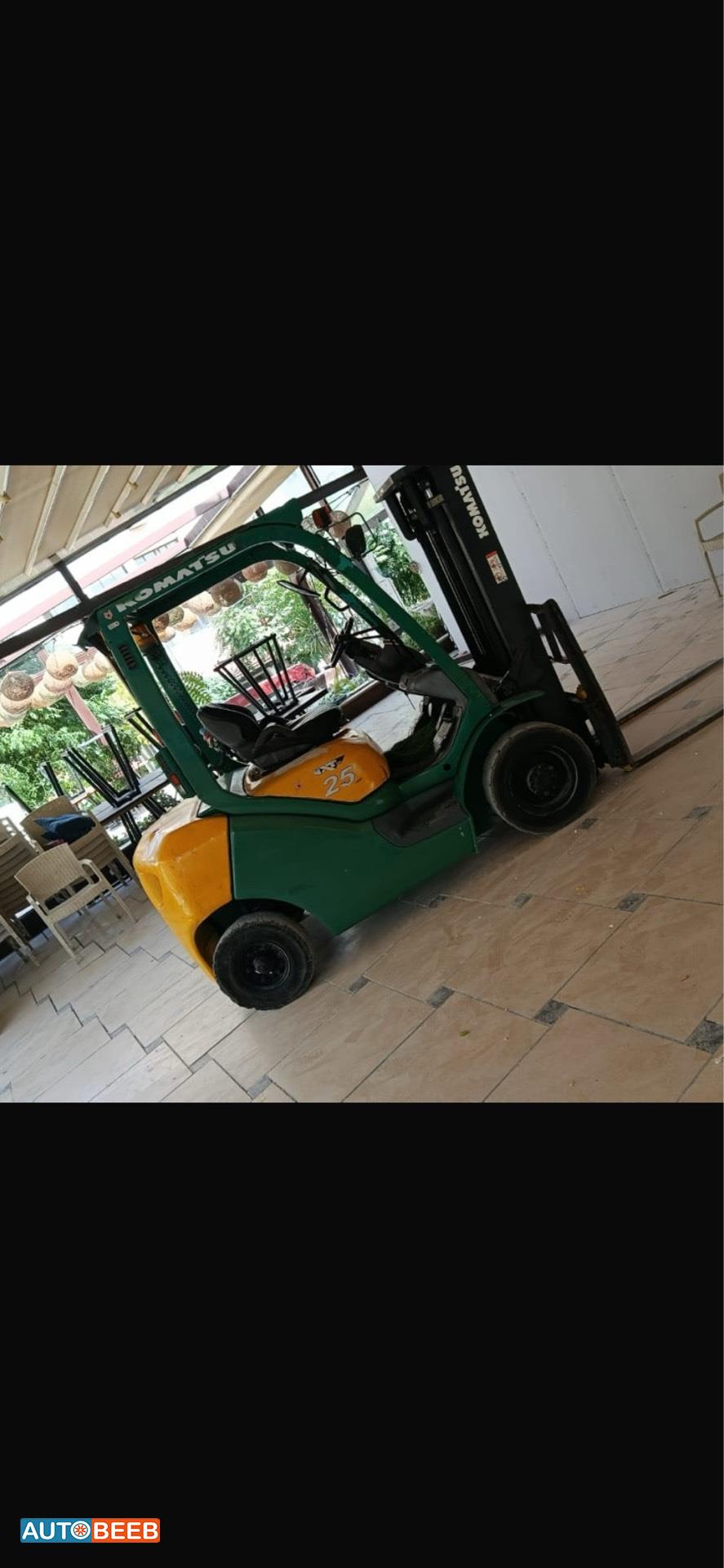 رافعة شوكية كوماتسو 2008