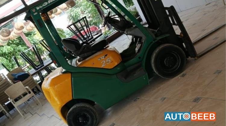 رافعة شوكية كوماتسو 2008