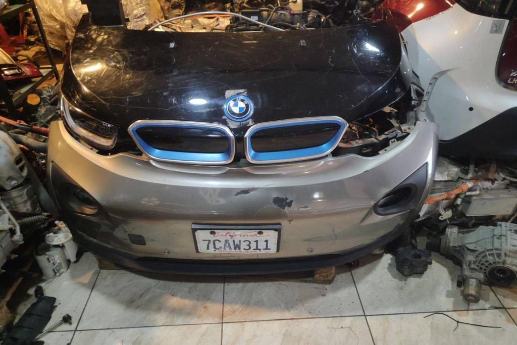 بوز بي ام دبليو i3 2015 2016