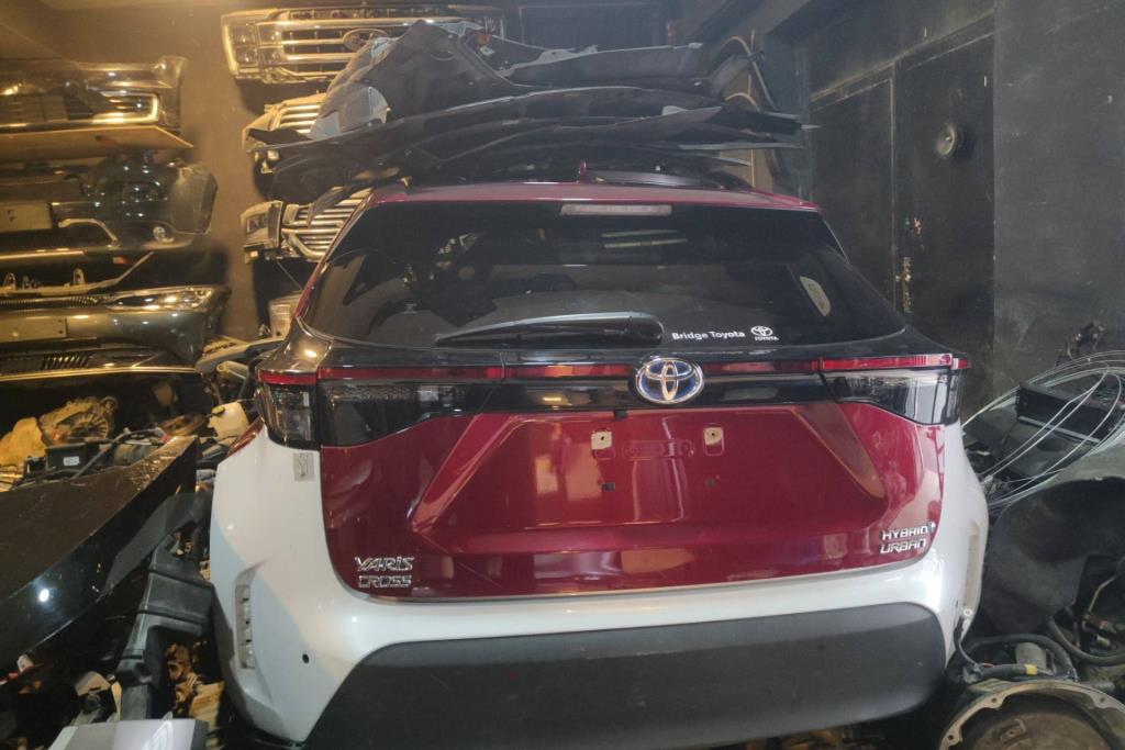 قصة خلفية تويوتا يارس 2022 2023