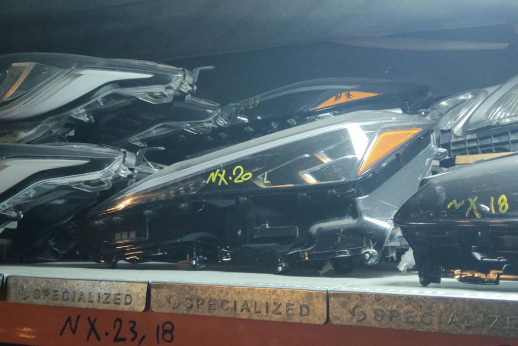 ضوء امامي يمين شمال لكزس NX200 2020 2021