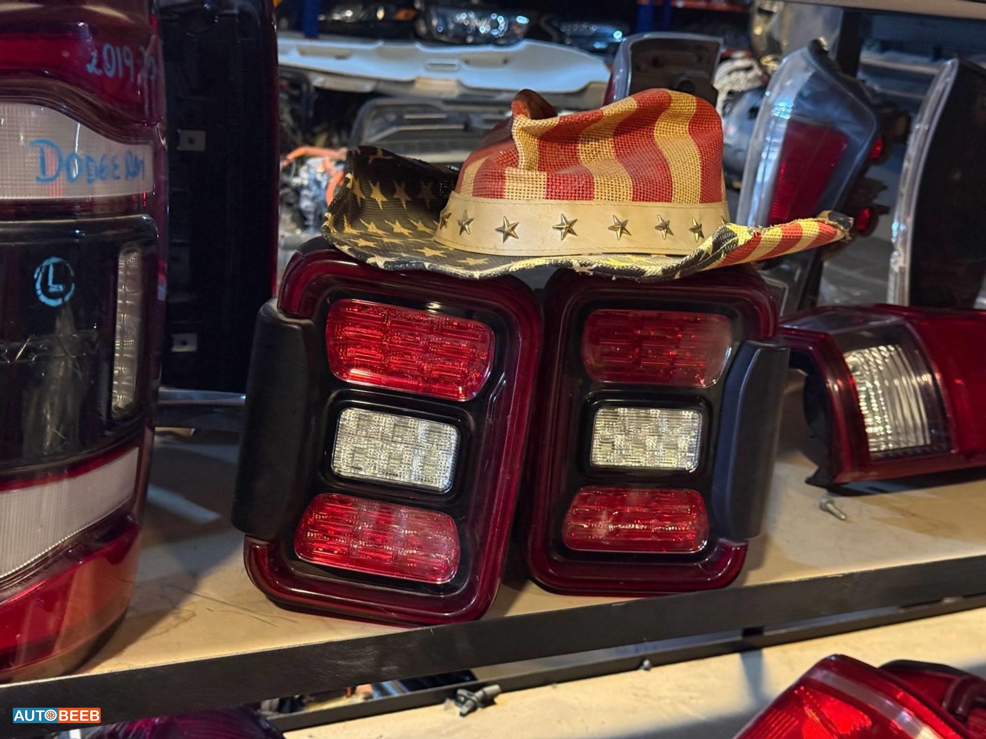 ضوء خلفي يمين شمال جيب جلاديتور 2019 2020 2021