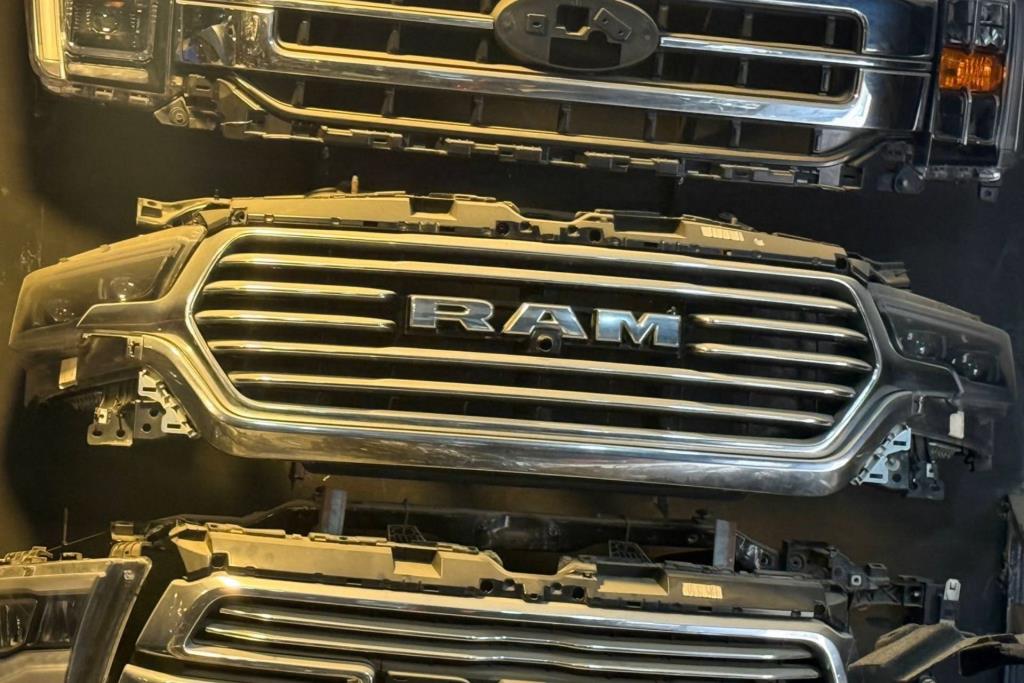 واجهة أمامية طمبون اضوية يمين شمال دودج رام ليمتد 2021 2022 2023