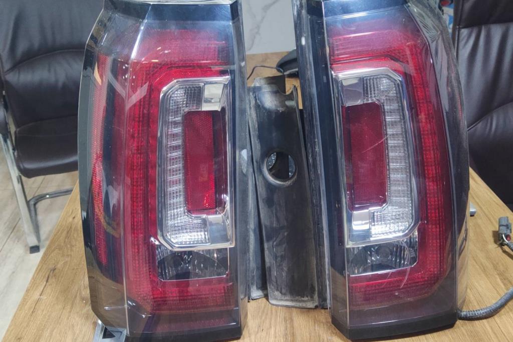 ضوء خلفي يمين شمال جي ام سي يوكن 2018 2019