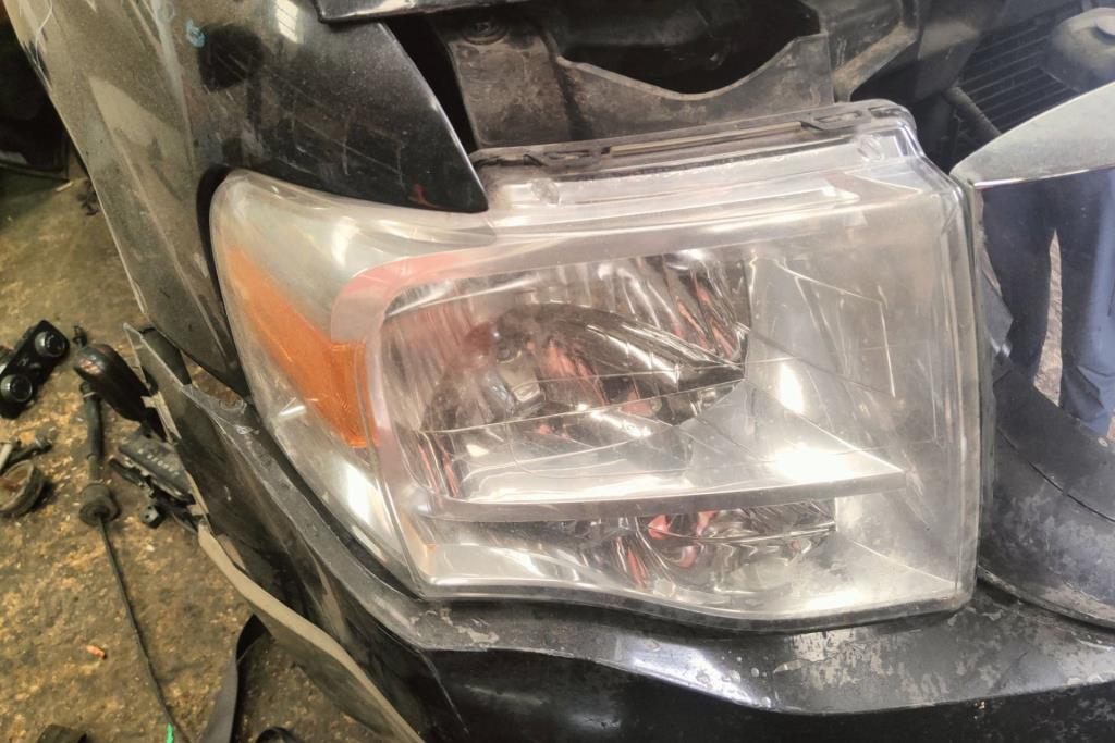 ضوء امامي يمين فورد اكسبيديشن 2006 2007 2008