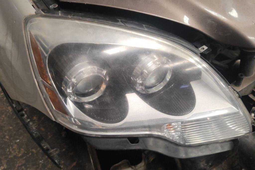 ضوء امامي يمين جي ام سي اكاديا 2007 2008 2009 2010