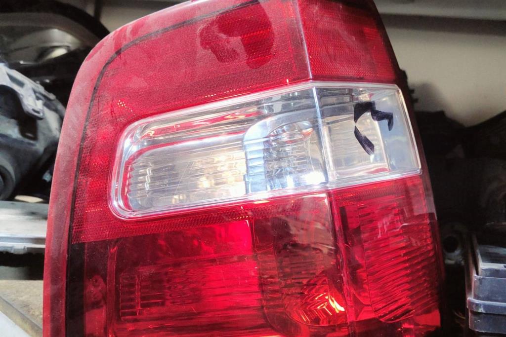 ضوء خلفي يمين شمال فورد اكسبيديشن 2007 2008 2009 2010 2011 2012