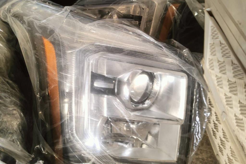 ضوء امامي يمين شمال جي ام سي يوكن دينالي 2015 2016 2017 2018 2019 2020