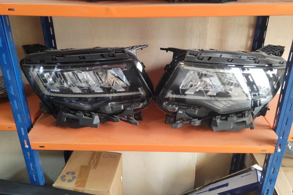 ضوء امامي يمين شمال جيلي اوكافنجو 2022 2023 2024