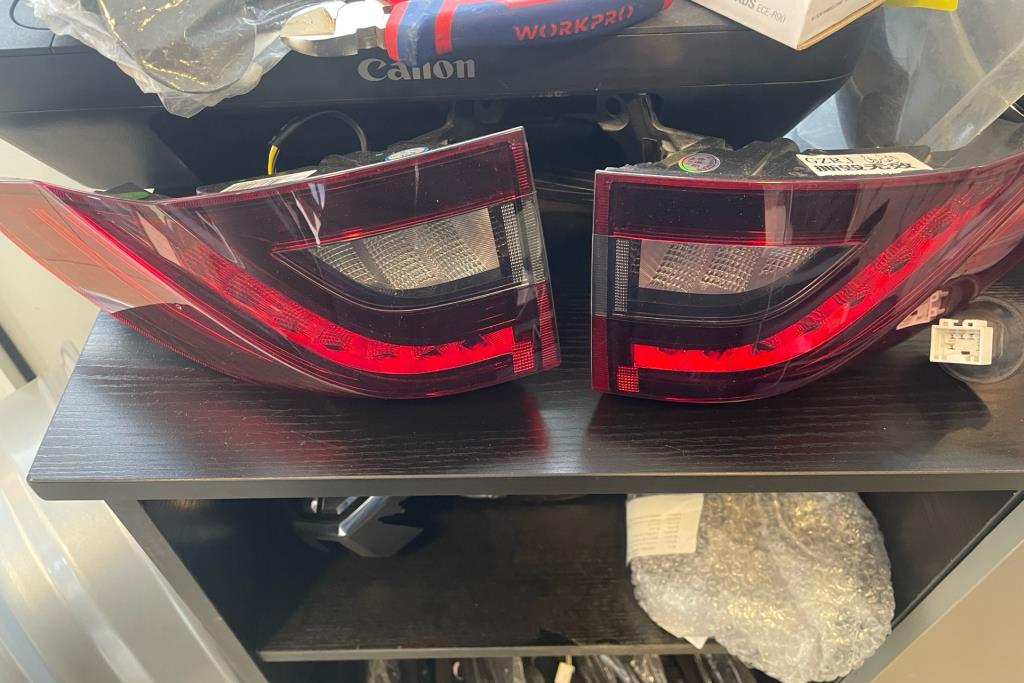 ضوء خلفي يمين شمال جيلي اوكافنجو 2022 2023 2024