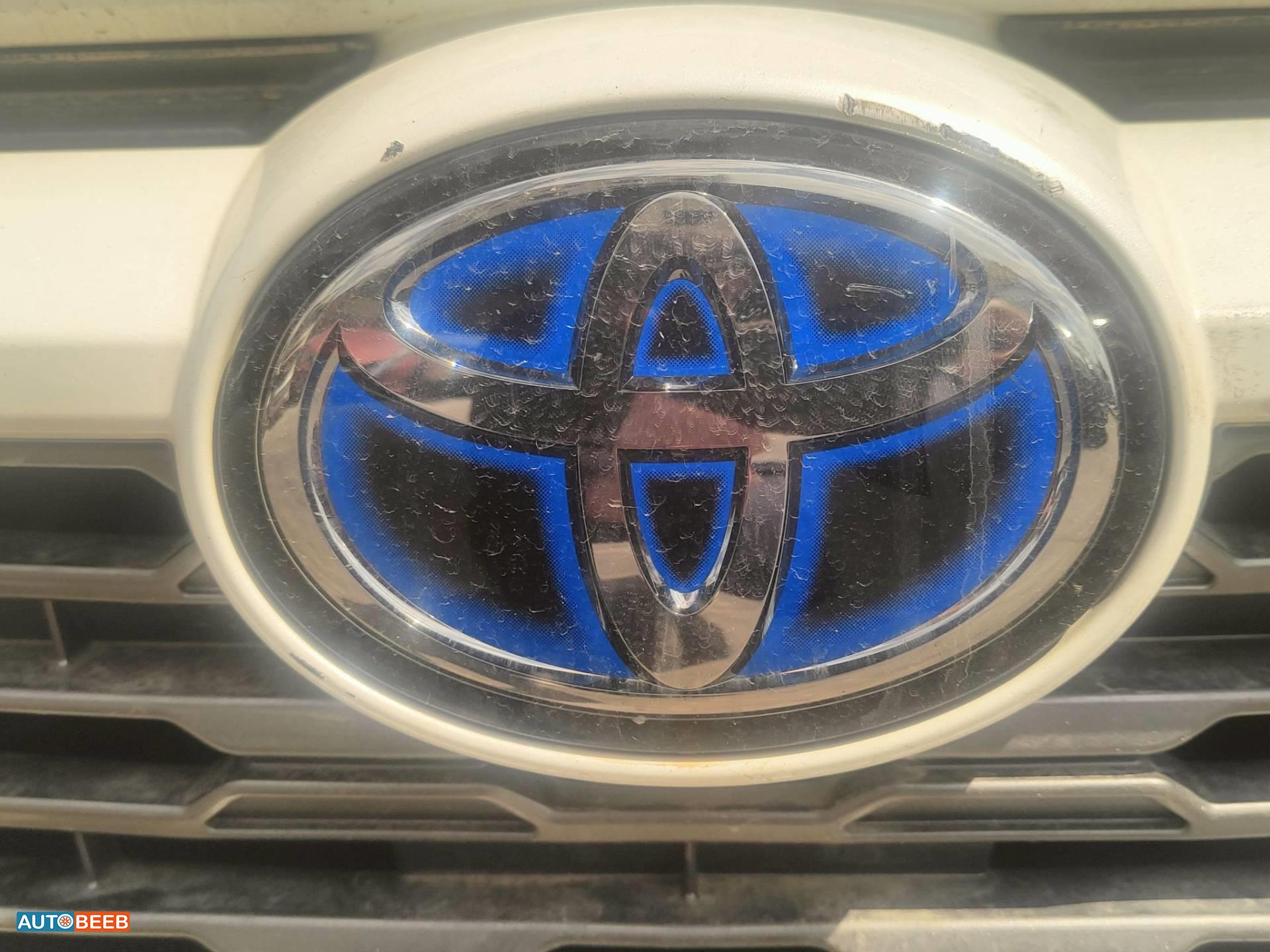 Body  Emblems Toyota RAV4