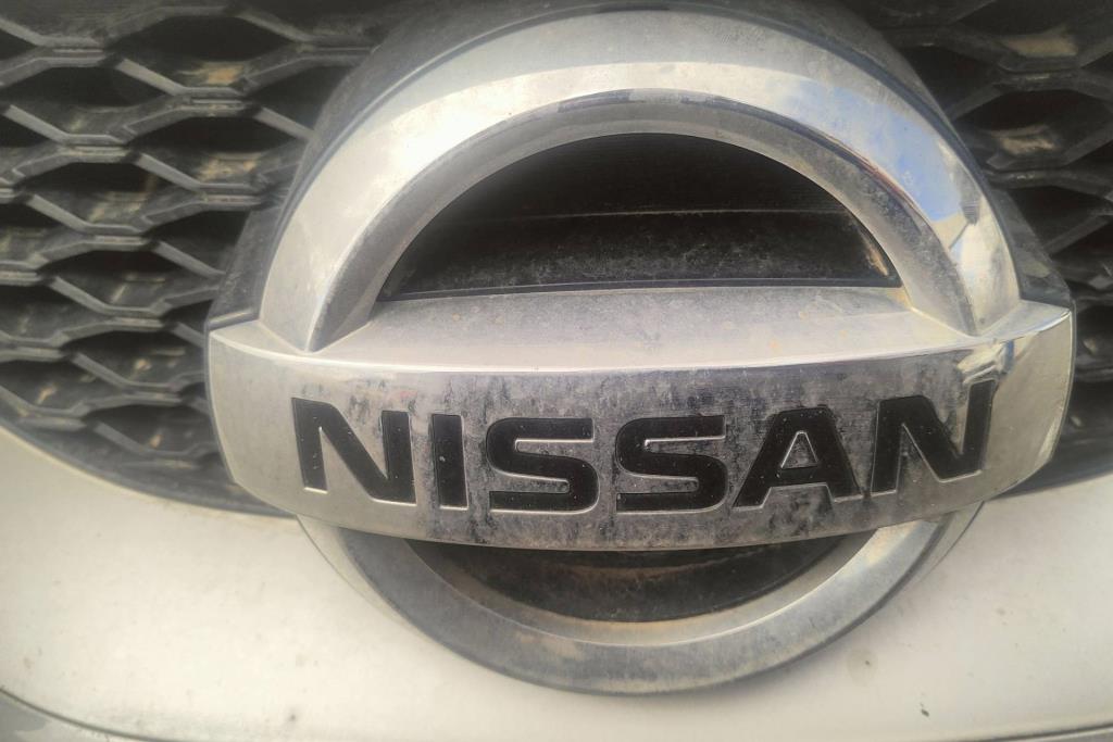 Body  Emblems Nissan Maxima