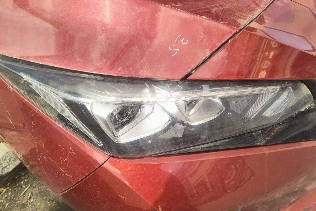 ضوء امامي يمين نيسان ليف 2020 2021 2022