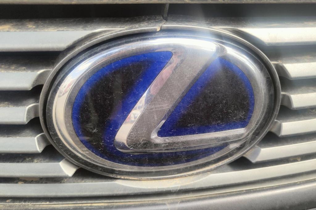 شعار طمبون امامي لكزس es300 2013 2014