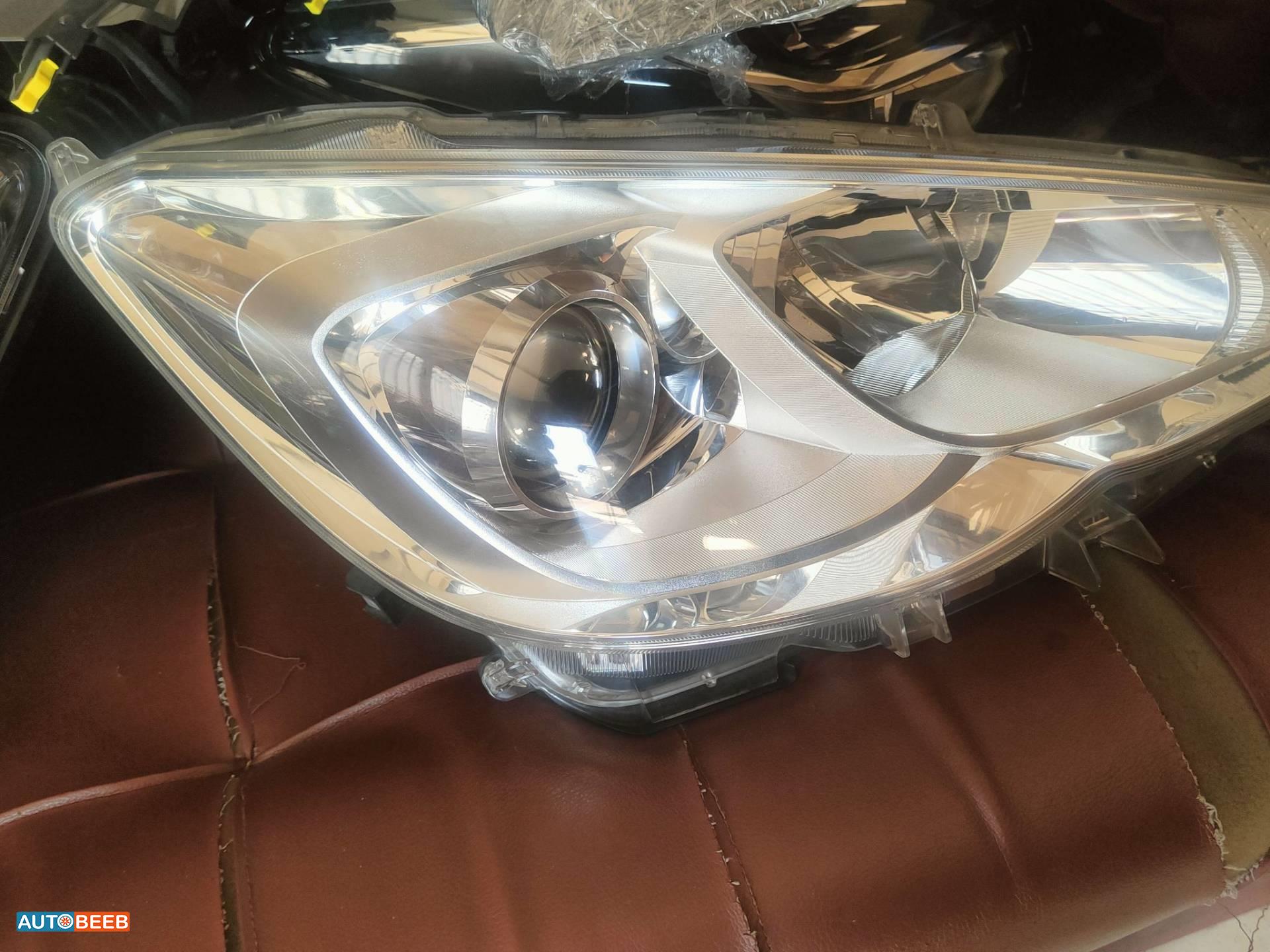 ضوء امامي يمين شمال تويوتا بريوس سي 2016 2017