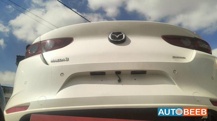 قصة خلفية مازدا 3 2019 2020