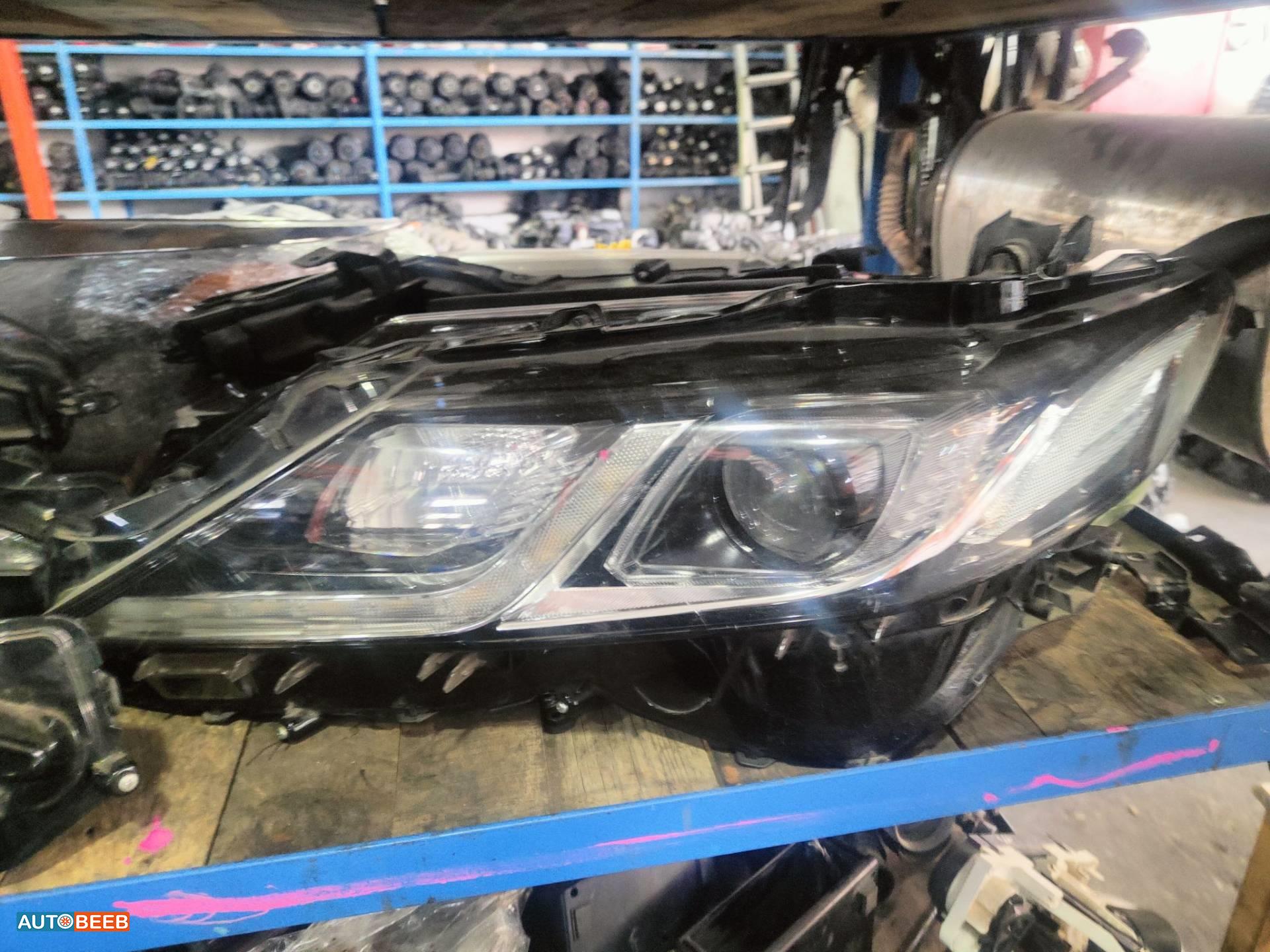 ضوء امامي يمين شمال تويوتا كامري 2019 2020