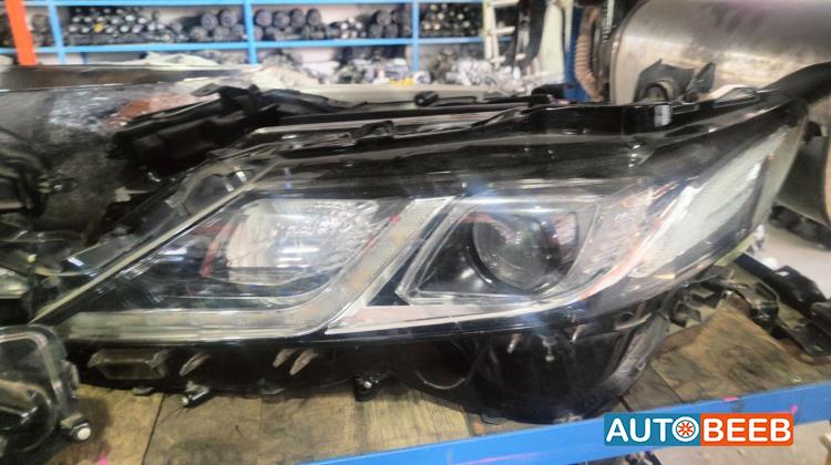 ضوء امامي يمين شمال تويوتا كامري 2019 2020