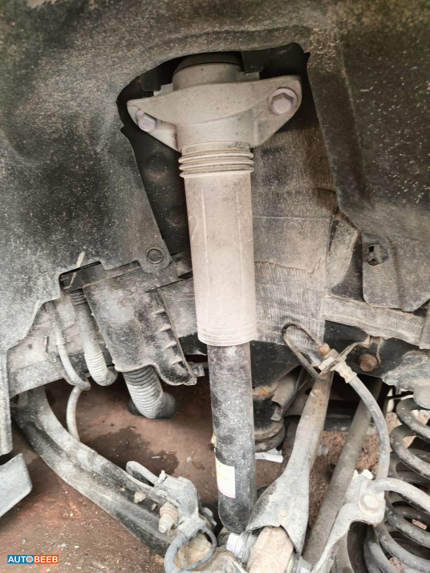 صنوبرص خلفي تويوتا فنزا 2022 2023