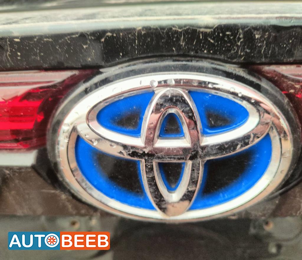 Body  Emblems Toyota Venza
