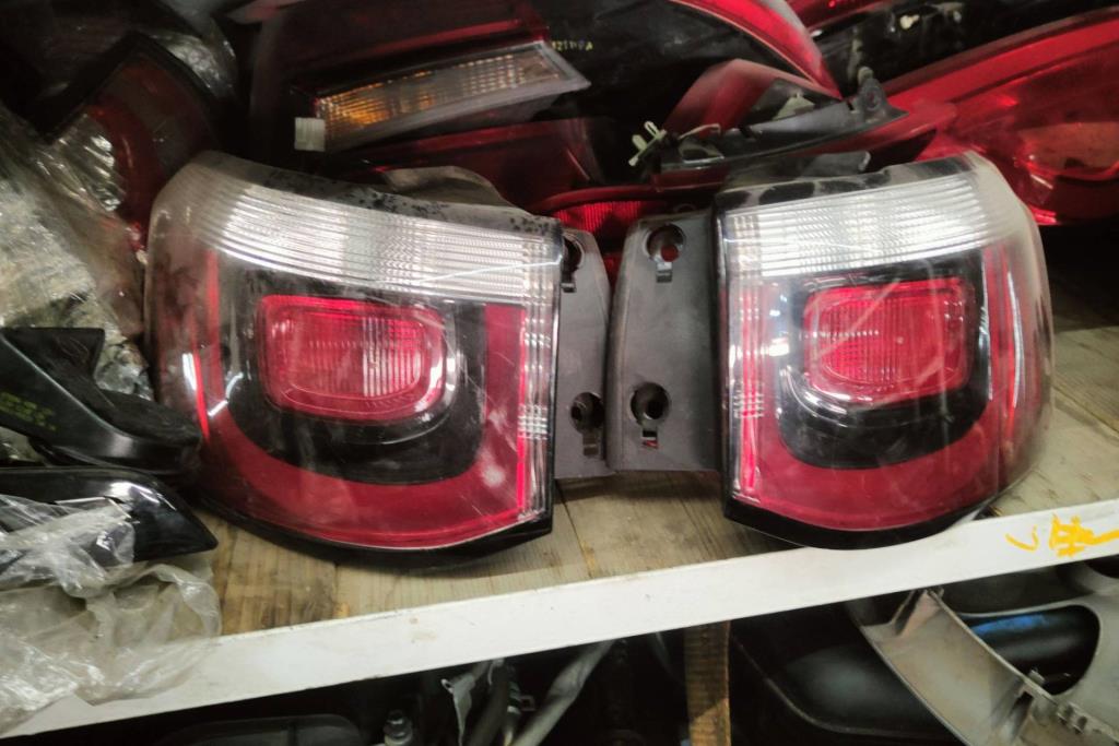 ضوء خلفي يمين شمال جي ام سي اكاديا 2015 2016