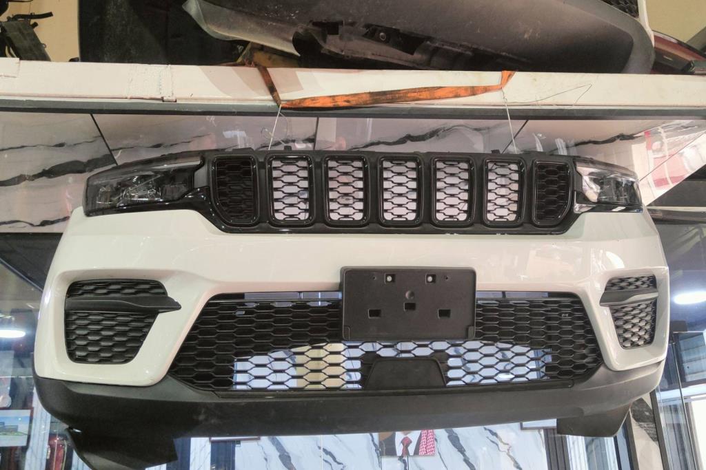 طمبون امامي جيب جراند شيروكي 2023 2024