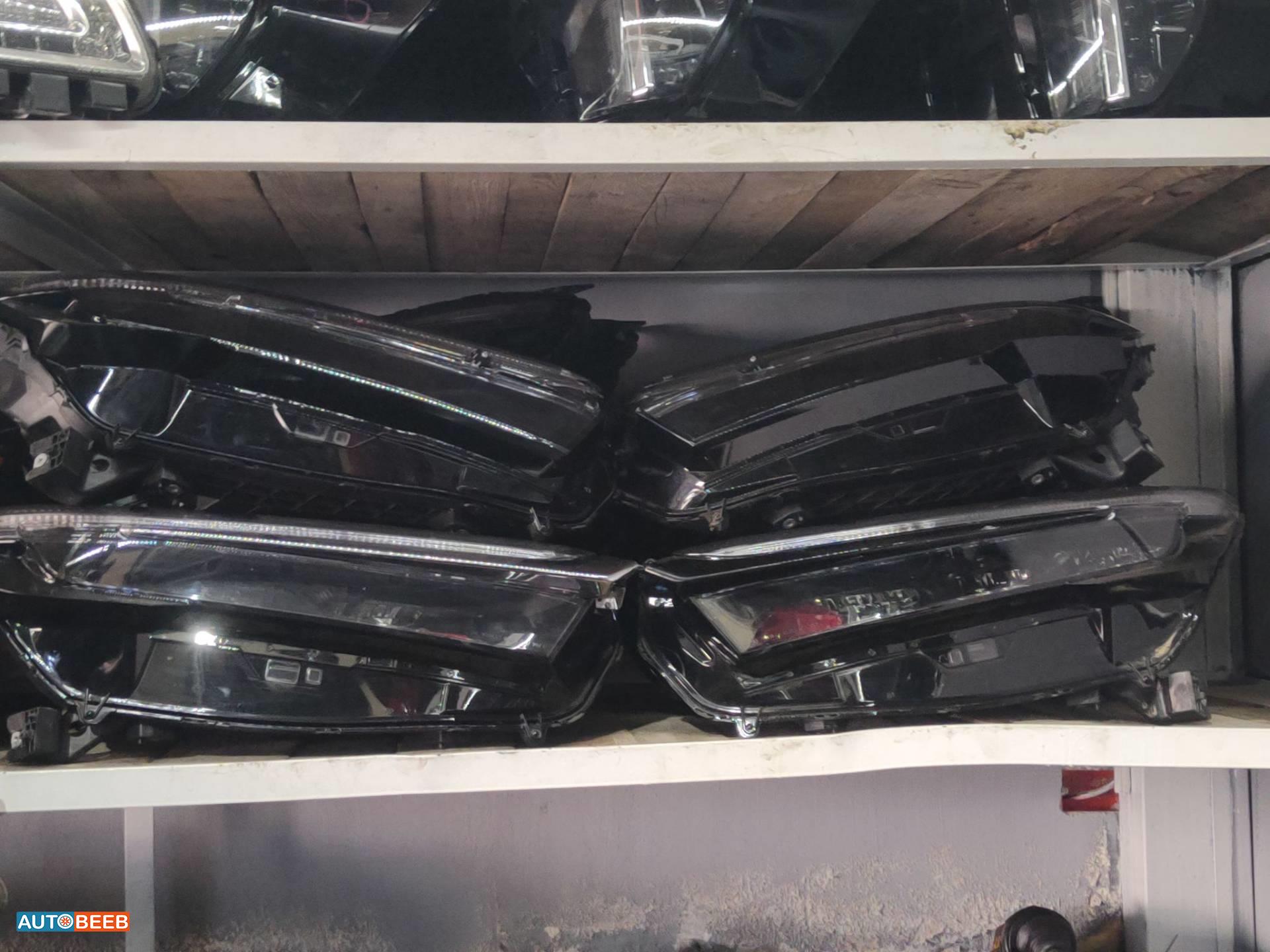 ضوء امامي يمين شمال هوندا اكورد 2023 2024