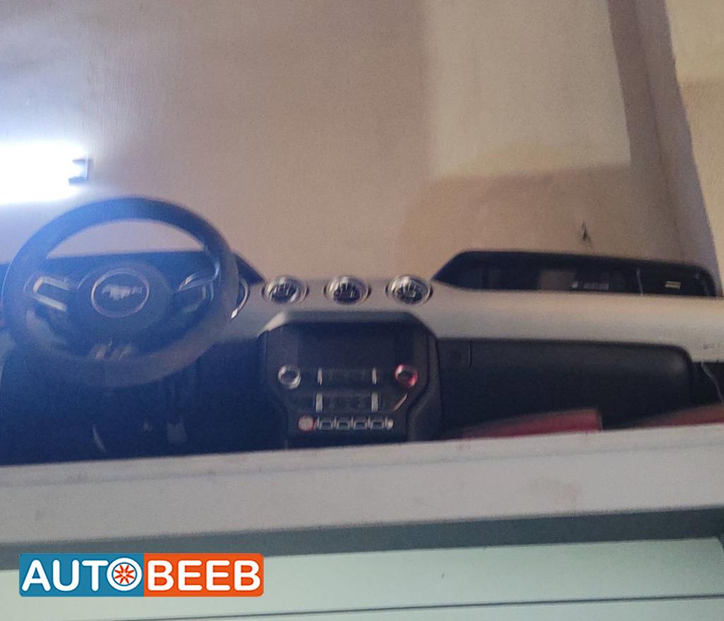 Cabin  Dashboard Ford Mustang