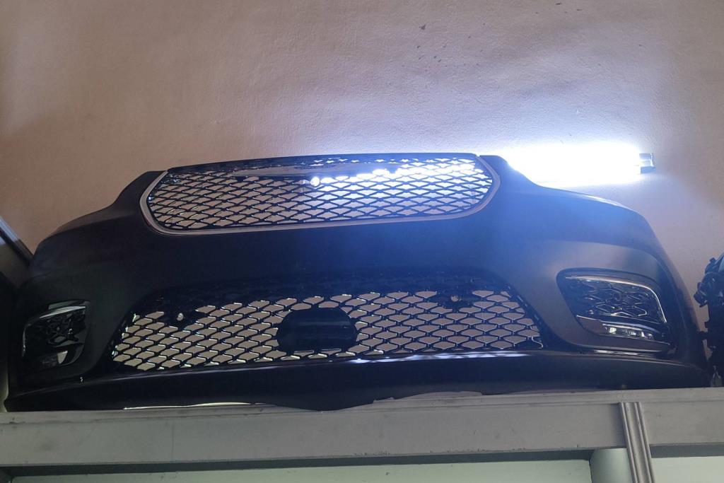 طمبون امامي كرايسلر 300 سي 2023 2024