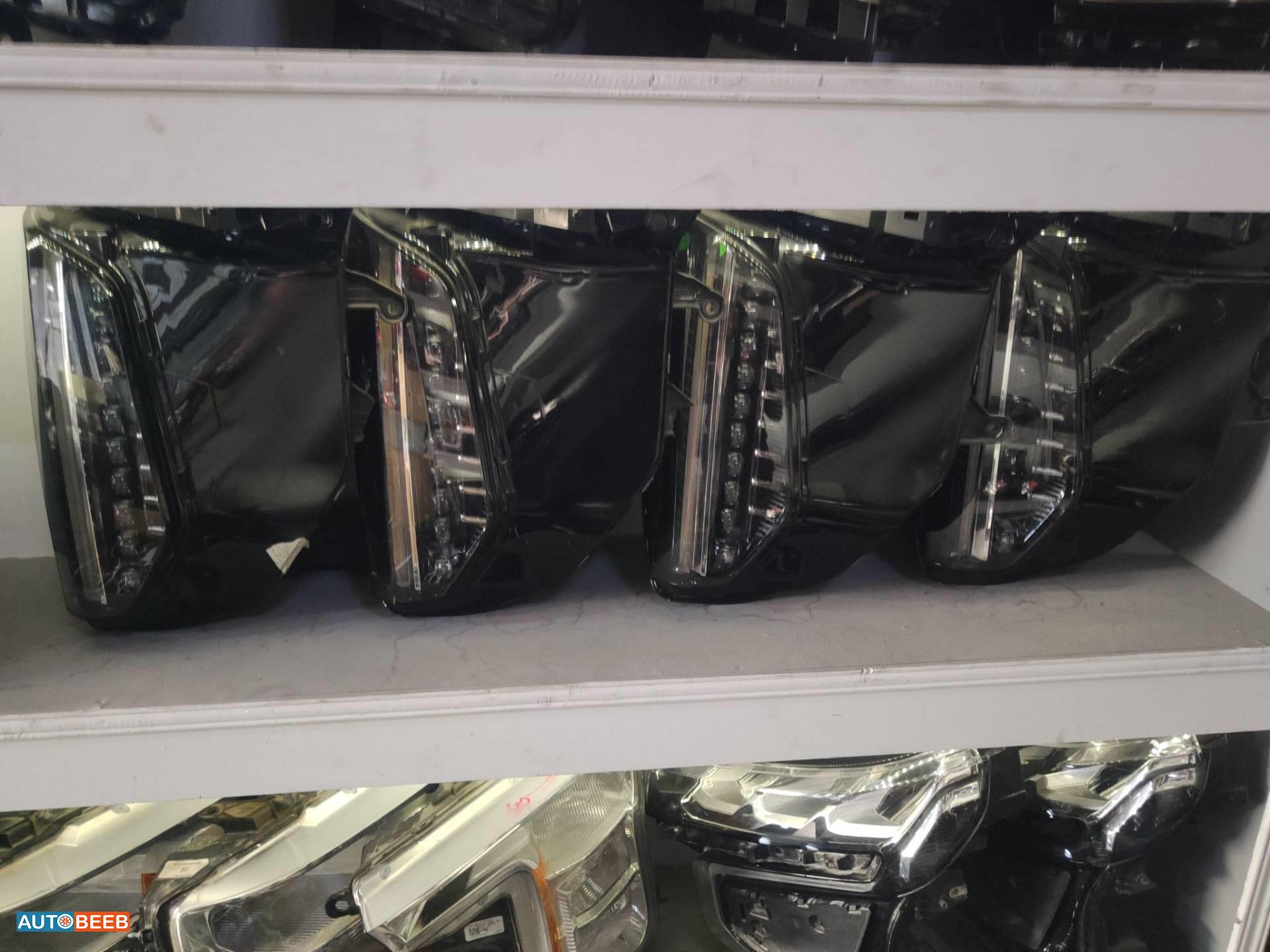 ضوء امامي يمين شمال كاديلاك اسكاليد 2023 2024