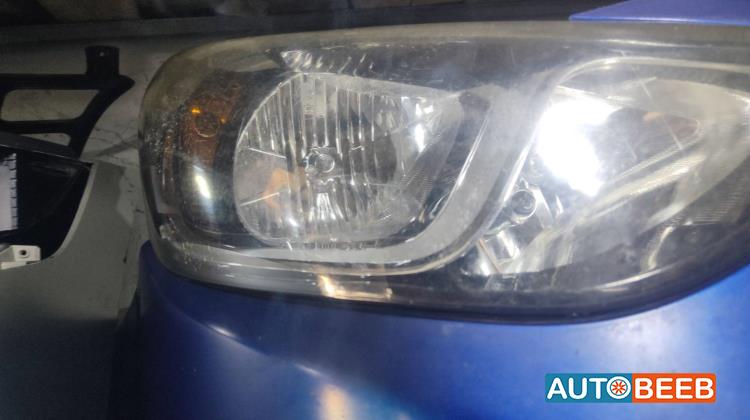 ضوء امامي يمين هيونداي i20 2012 2013