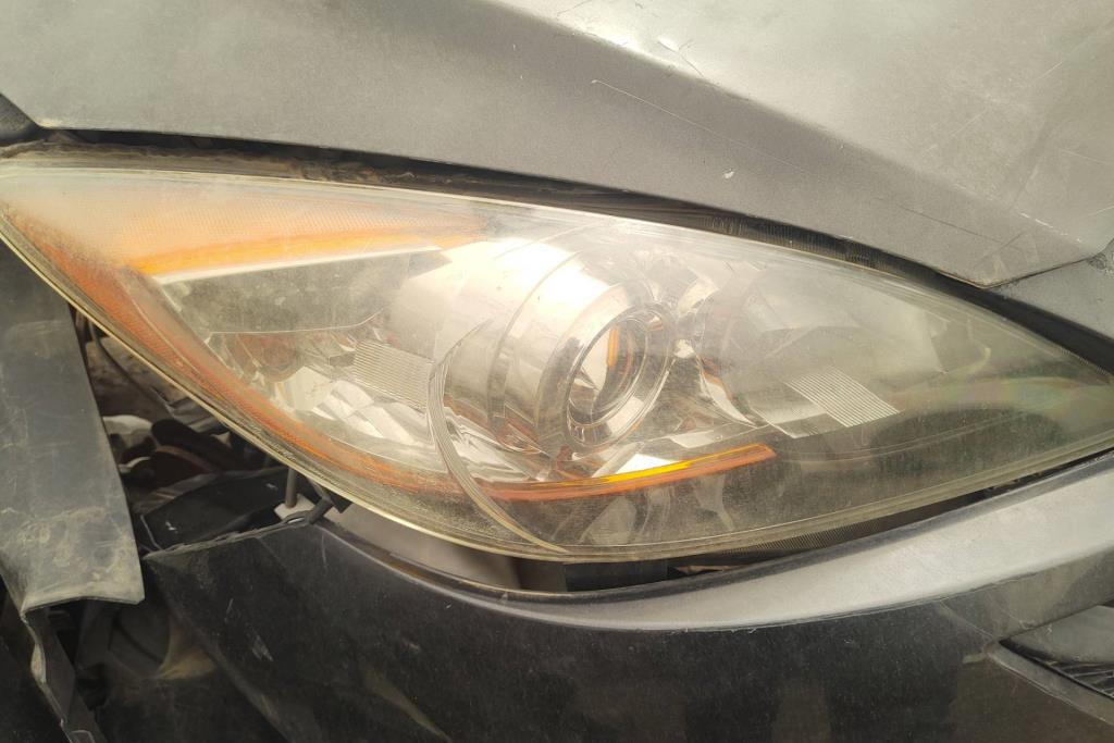 ضوء امامي يمين مازدا 3 2010 2011 2012 2013 2014