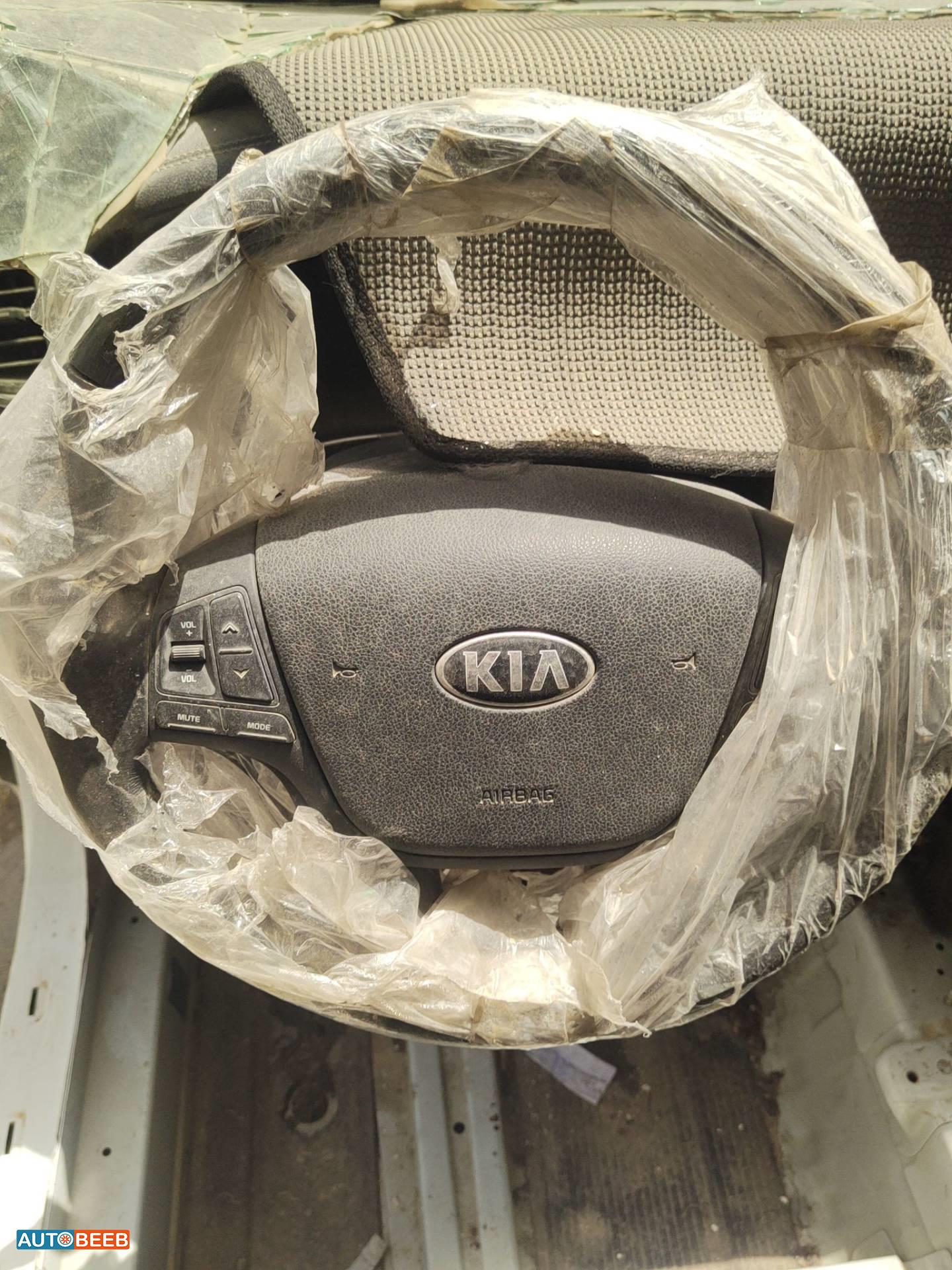 Cabin  Steering Wheel KIA Cadenza