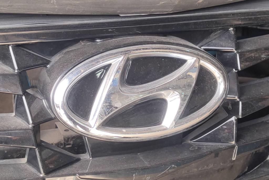 Body  Emblems Hyundai Sonata