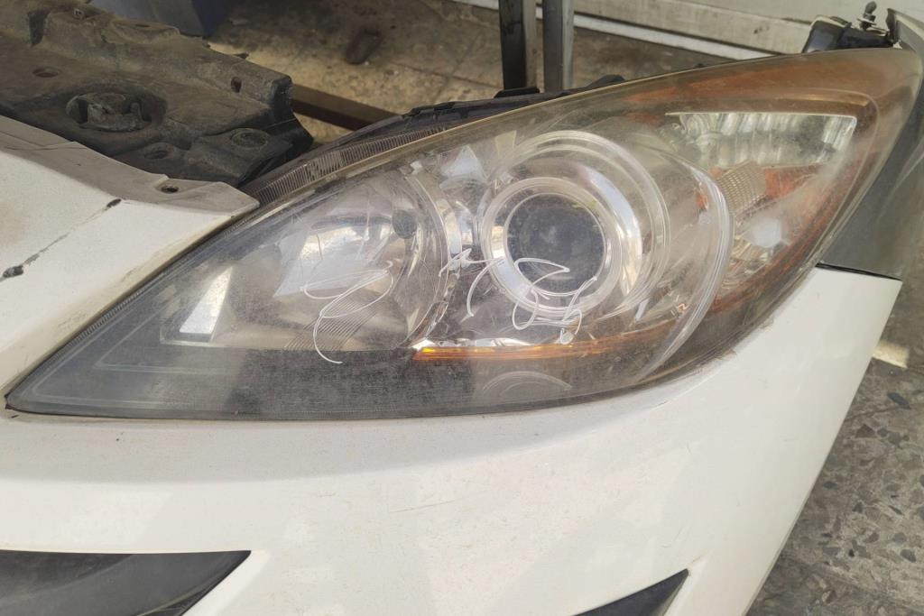 ضوء امامي شمال مازدا 3 2013 2014