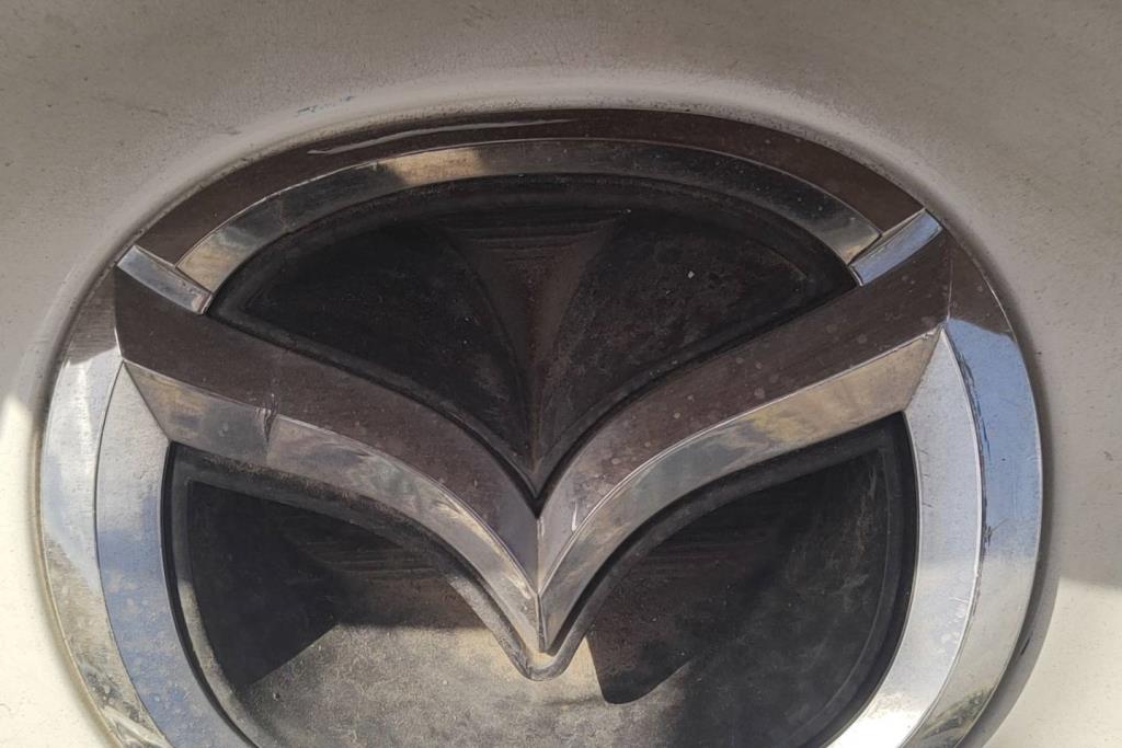 شعار طمبون امامي مازدا 3 2013 2014