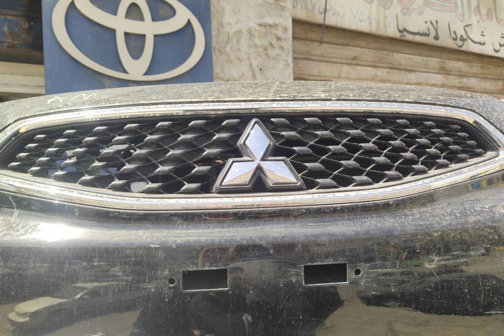 Body  Grilles Mitsubishi Mirage