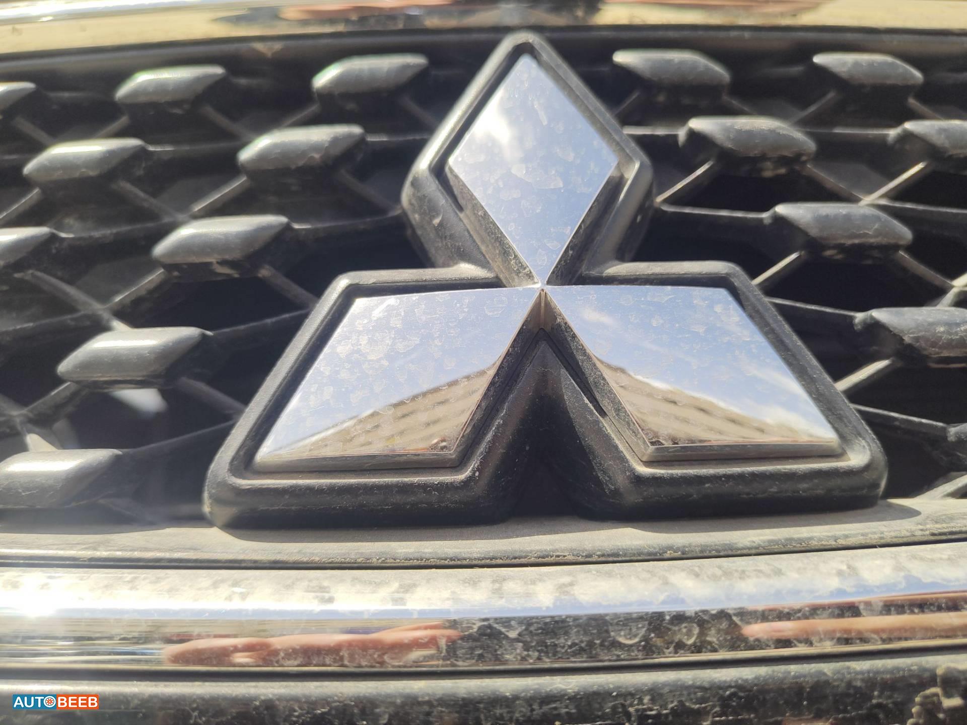 Body  Emblems Mitsubishi Mirage