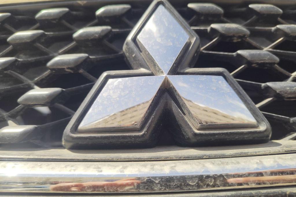 Body  Emblems Mitsubishi Mirage