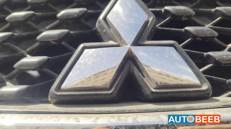 Body  Emblems Mitsubishi Mirage