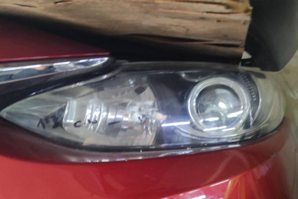 ضوء امامي شمال مازدا 3 2016 2017