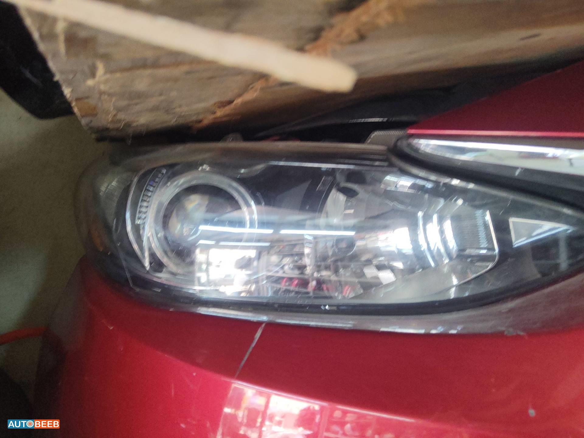 ضوء امامي يمين مازدا 3 2016 2017