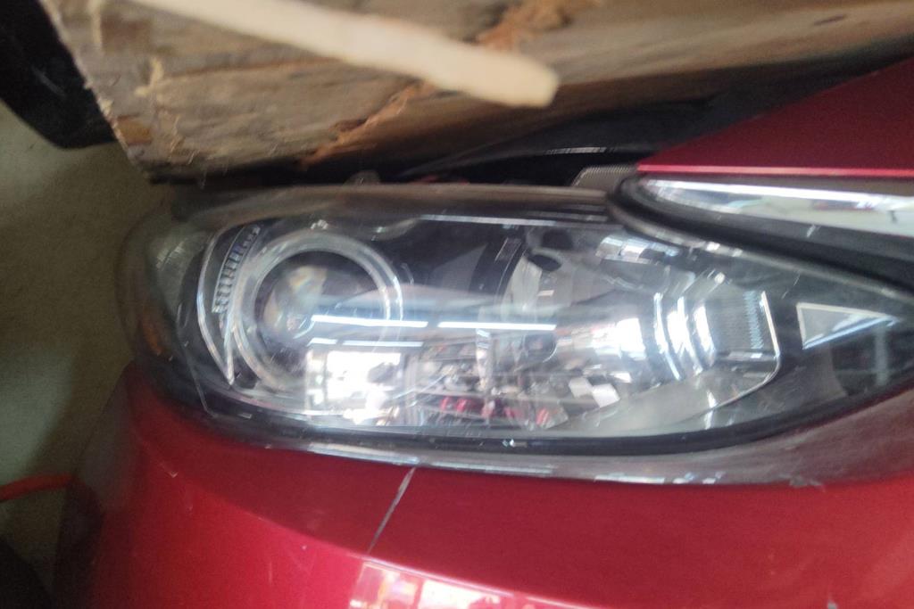 ضوء امامي يمين مازدا 3 2016 2017