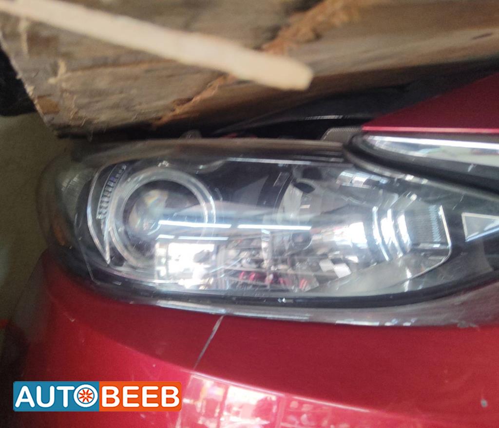 ضوء امامي يمين مازدا 3 2016 2017