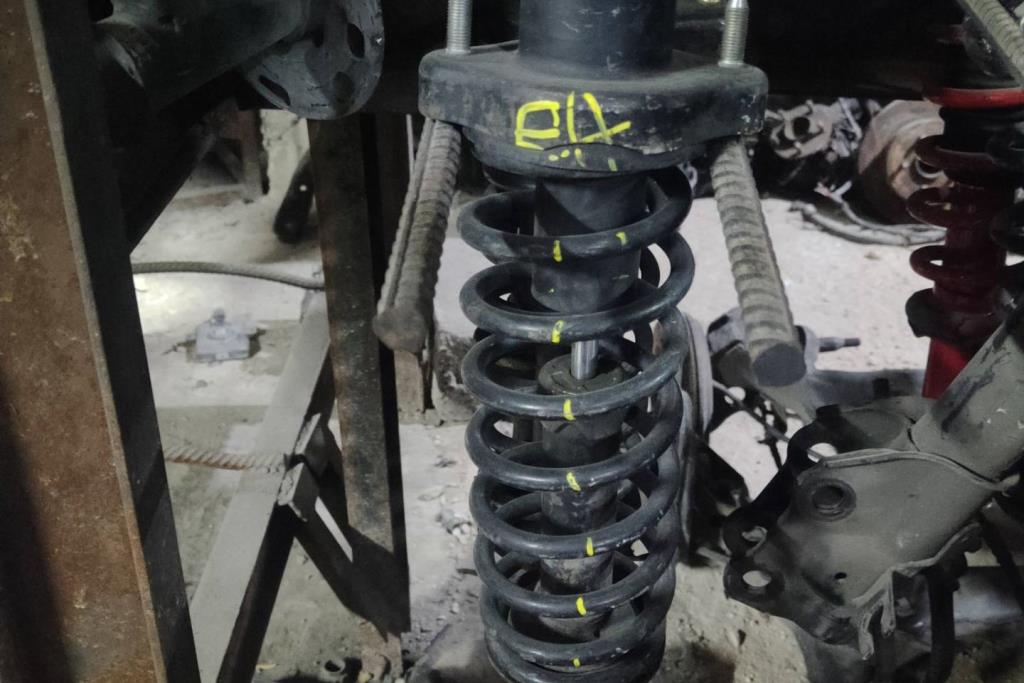  Shock Absorber Mitsubishi Lancer