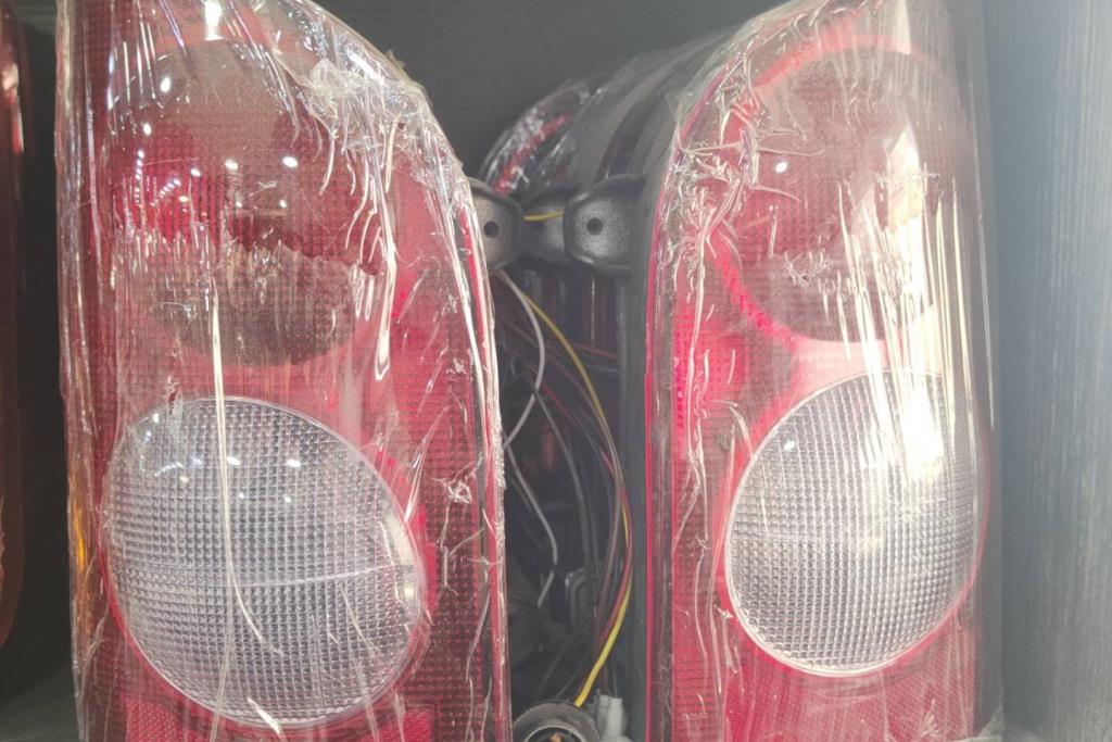 ضوء خلفي يمين شمال هيونداي اتش 100 2002 2003