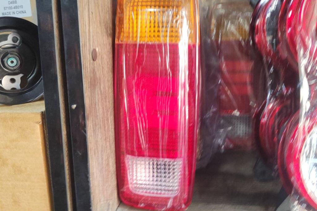 ضوء خلفي يمين شمال كيا بنجو فرونتير 1999 2000 2001 2002