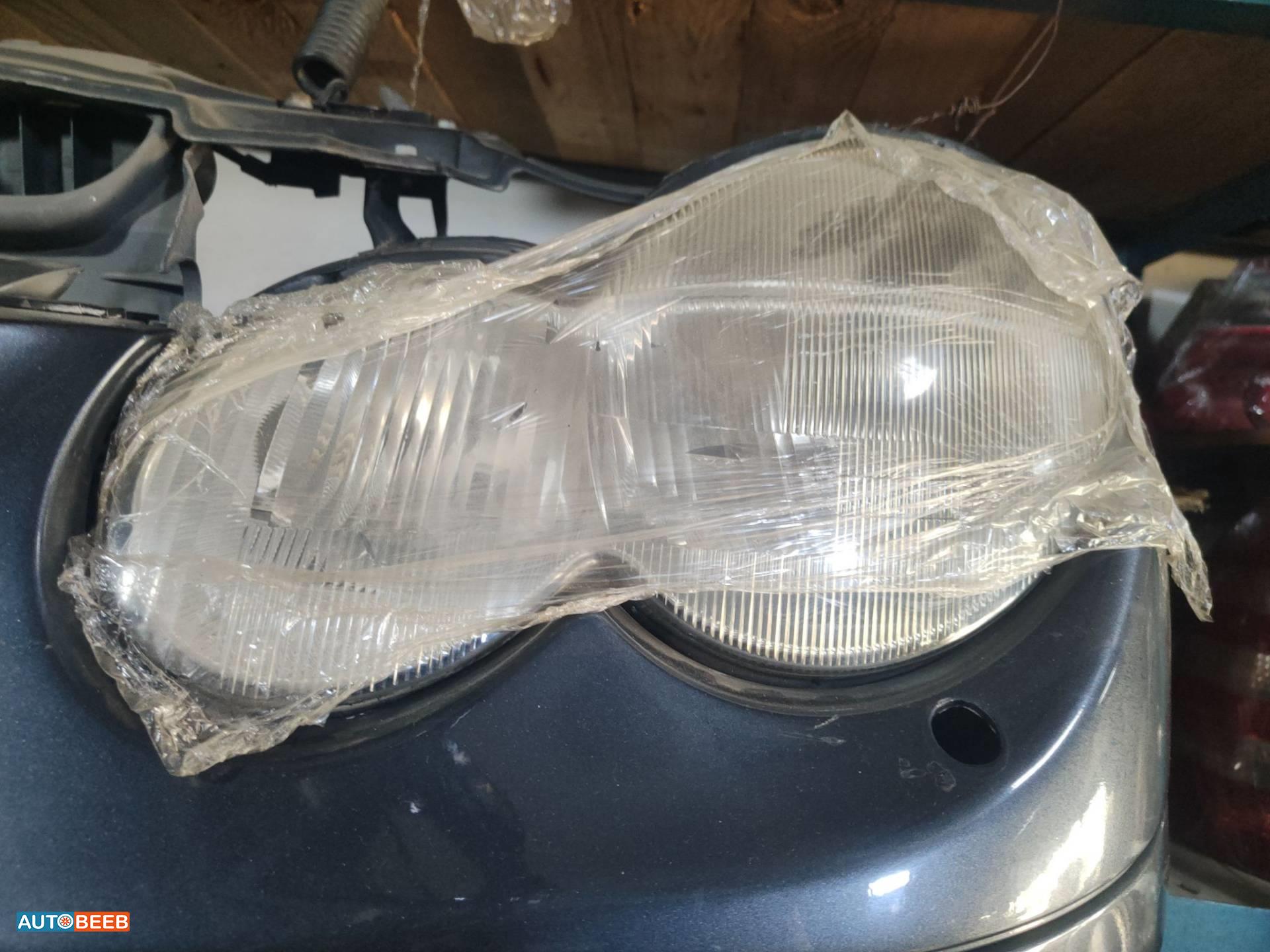 Lights Front light Mercedes Benz C200